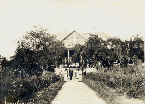 Stary Dwór w Jakóbionkach, widok od strony ogrodu-parku. Spalony w pożarze ok. 1918. Jakubienki. Manor of Hryniewski