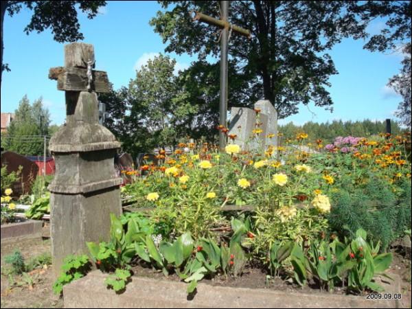 Bijutiškis. cemetery Catholic