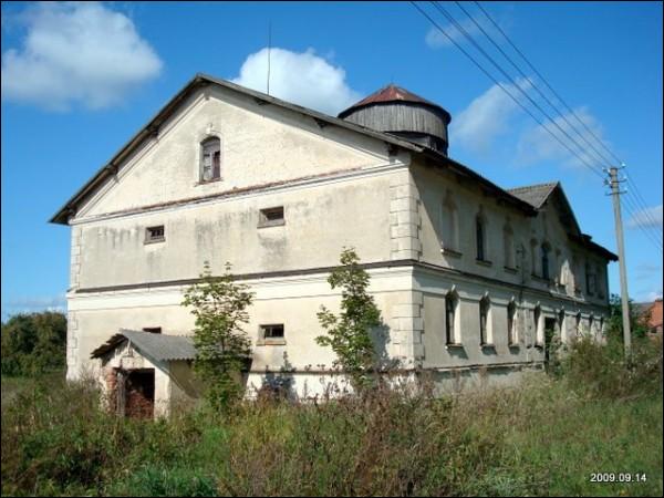  - Zespół dworsko-parkowy . 