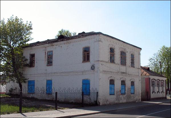  - Historical buildings at Leninskaja (Mirskaja, Piłsudskiego (1926-1940)) street. 