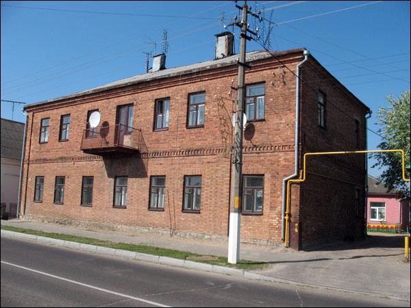  - Historical buildings at Leninskaja (Mirskaja, Piłsudskiego (1926-1940)) street. 