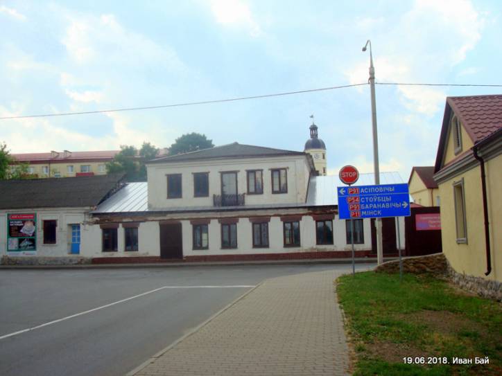  - Historical buildings at Leninskaja (Mirskaja, Piłsudskiego (1926-1940)) street. 