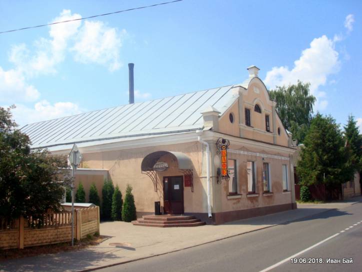  - Historical buildings at Leninskaja (Mirskaja, Piłsudskiego (1926-1940)) street. 