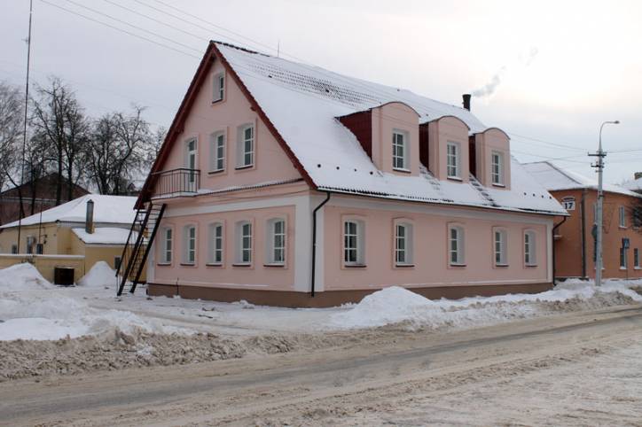  - Historical buildings at Leninskaja (Mirskaja, Piłsudskiego (1926-1940)) street. 