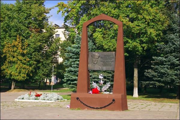  - Улицы города . Памятник ГСС Ф. Ф. Азмителю