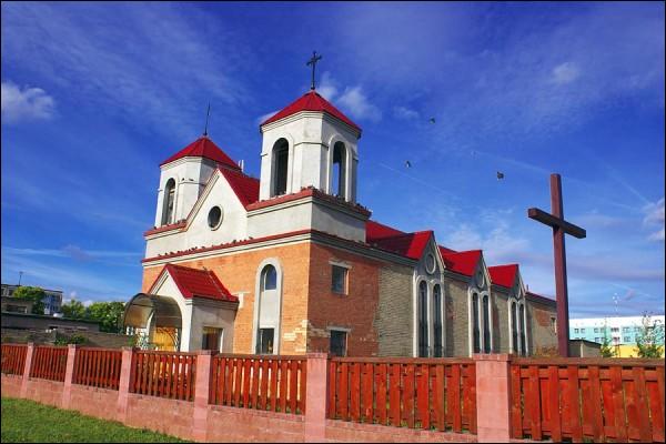  - Улицы города . Костёл св. Марии Магдлены в Новолукомле