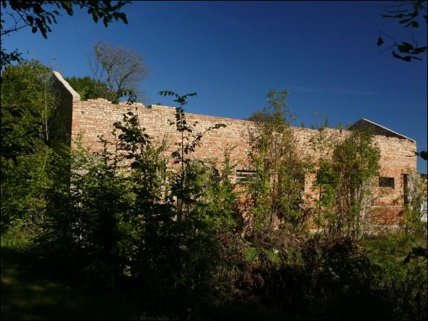 Geruciewo. Dwór gospodarczy 