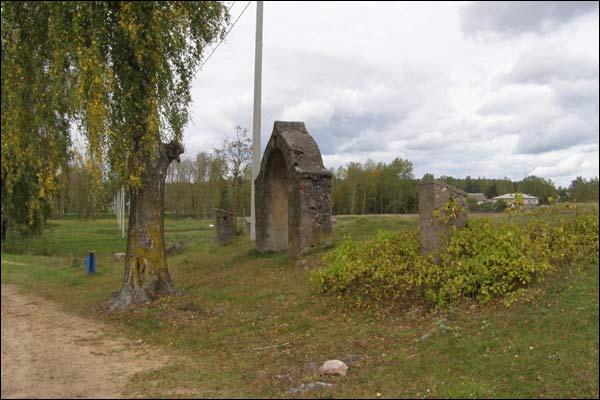 Svatki.  Church's gates