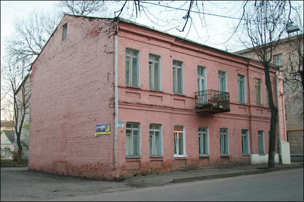  - Budynki zabytkowe ul. Suworowa (Uzgorska). ul Suworowa, 21 (XIX/XXw.). Foto 11/2009