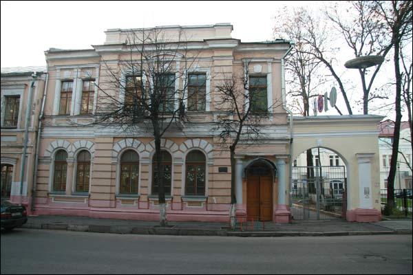  - Budynki zabytkowe ul. Suworowa (Uzgorska). ul Suworowa, 26 (XIX/XX w.). Foto 11/2009