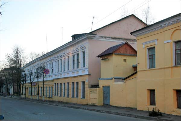  - Budynki zabytkowe ul. Suworowa (Uzgorska). ul Suworowa, 30 (XIX/XX w.). Foto 11/2009