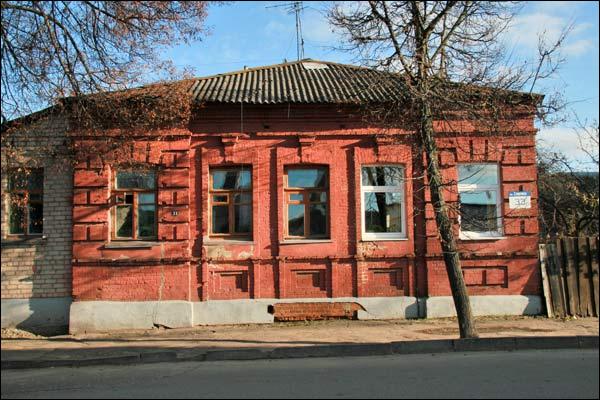  - Budynki zabytkowe ul. Suworowa (Uzgorska). ul Suworowa, 33 (XIX/XX w.). Foto 11/2009