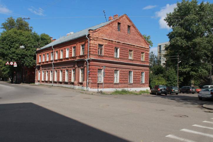  - Гістарычная забудова вул. Камсамольская (Ніжне-Пятроўская). Камсамольская 32