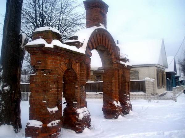 Milča (Homiel).  Gates of the church