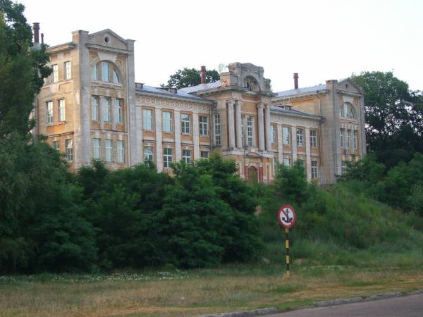 Homiel. Historical buildings Kamisarova str.