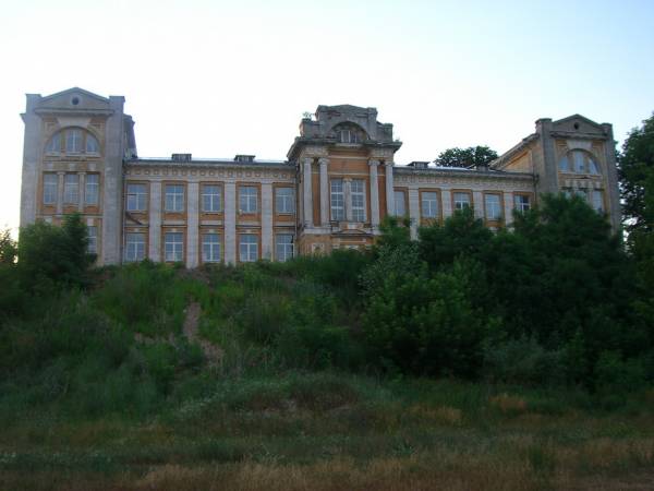Homiel. Historical buildings Kamisarova str.