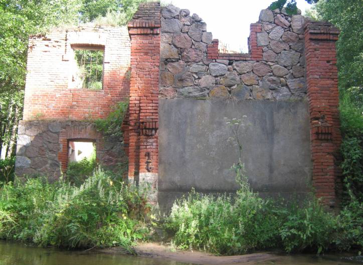 Łaŭskija. Water-mill (ruins)