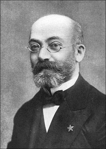  -  Pamiatki po Ludwiku Zamenhofie. Ludwik Łazarz Zamenhof, właściwie Eliezer Lewi Samenhof (1859-1917) – twórca sztucznego, międzynarodowego języka esperanto
