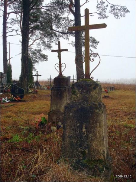 Skurbutėnai. cemetery 