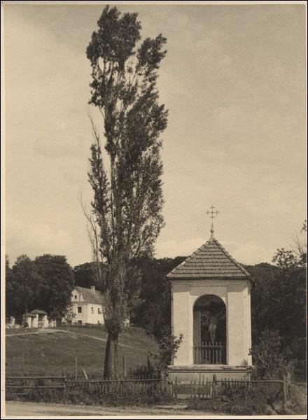 Miadzieł. Road chapel 