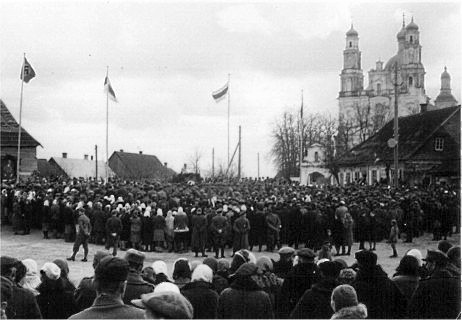  - Miasto na fotografiach z czasów II wojny światowej . 