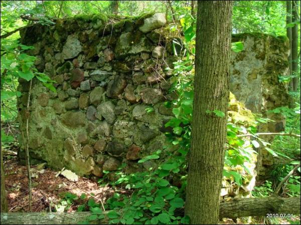  - The tomb . 
