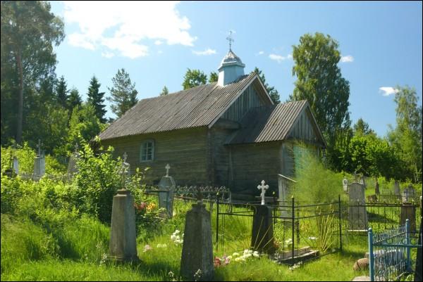 Lubna. Graveyard chapel 