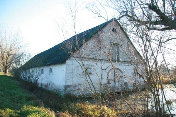  - Dwór gospodarczy . Widok od drogi