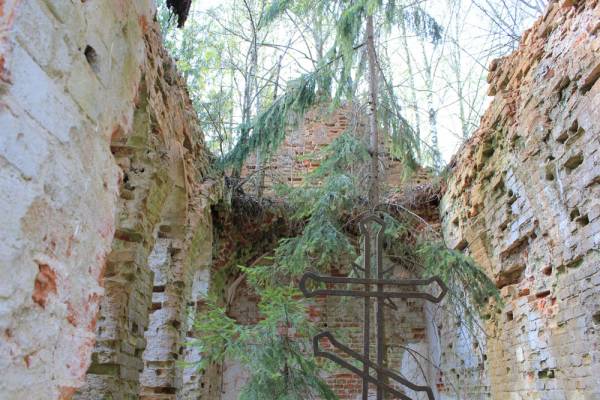  - Graveyard chapel . 