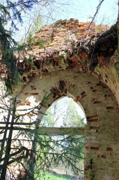  - Graveyard chapel . 