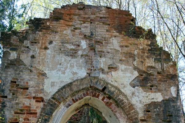 - Graveyard chapel . 