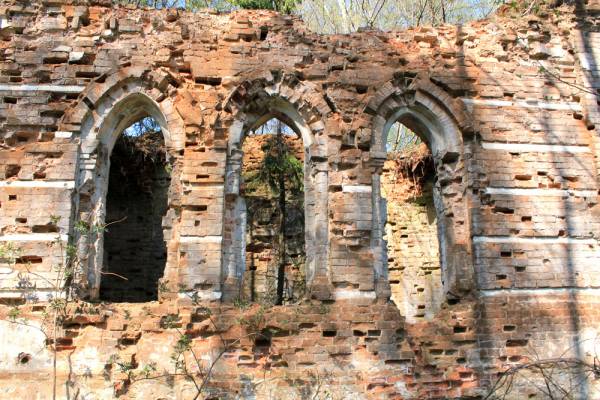  - Graveyard chapel . 