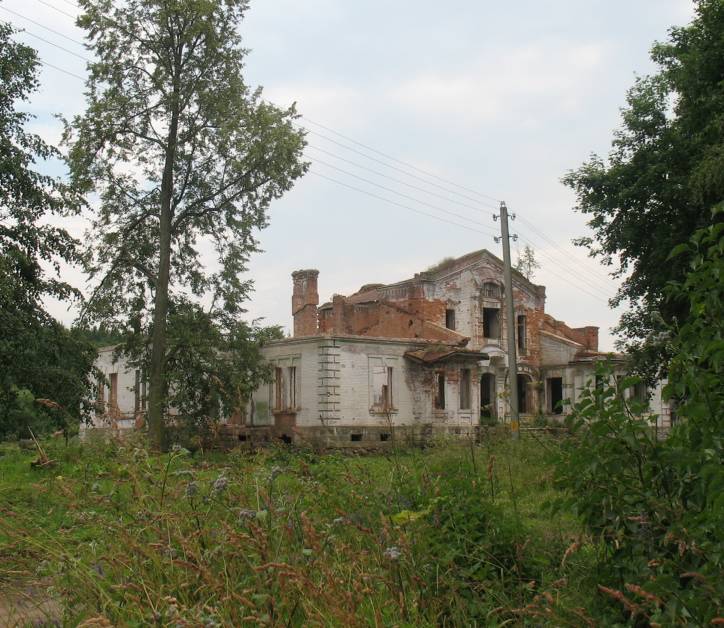  - Dwór . 