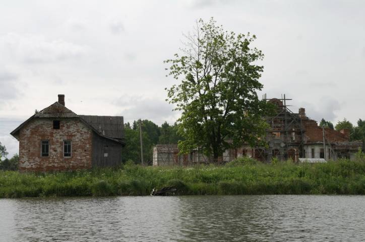  - Dwór . 
