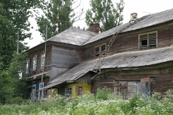  - Dwór . 