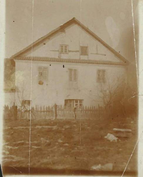  - Old photos of the township . House of Ferdynand Schuchardt at market in Zelva