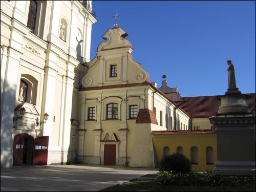 Pińsk |  Kościół Wniebowzięcia NMP. Dziedziniec przed wejściem do kościoła